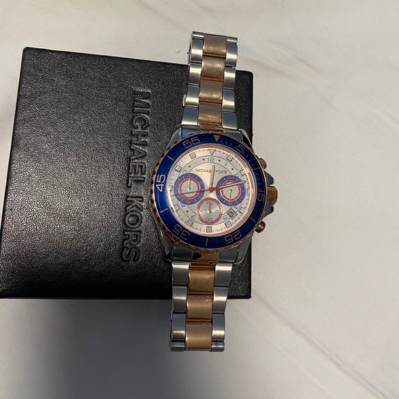 Michael Kors watch, never worn, like-new - Picture 1 of 4